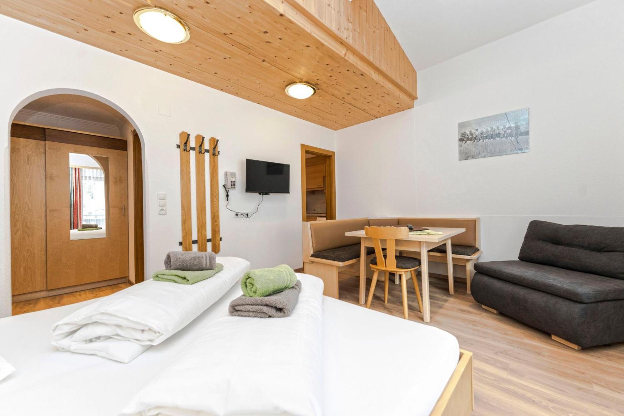 Hotel Garni Siegele - Inklusive Silvretta-Card Premium Ischgl Exterior foto